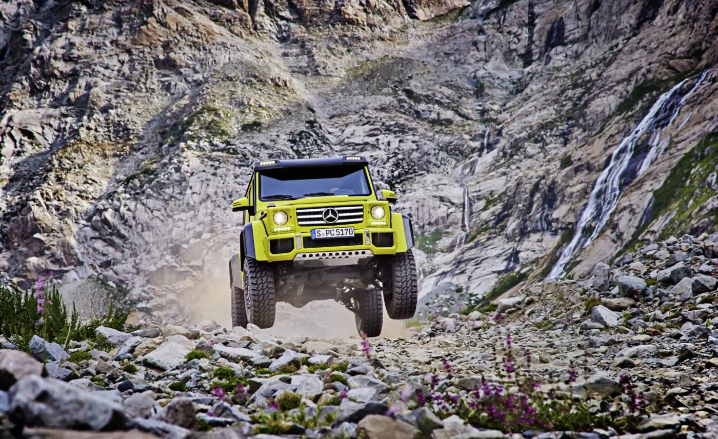 7467495-mercedes-g-500-4x4.jpg