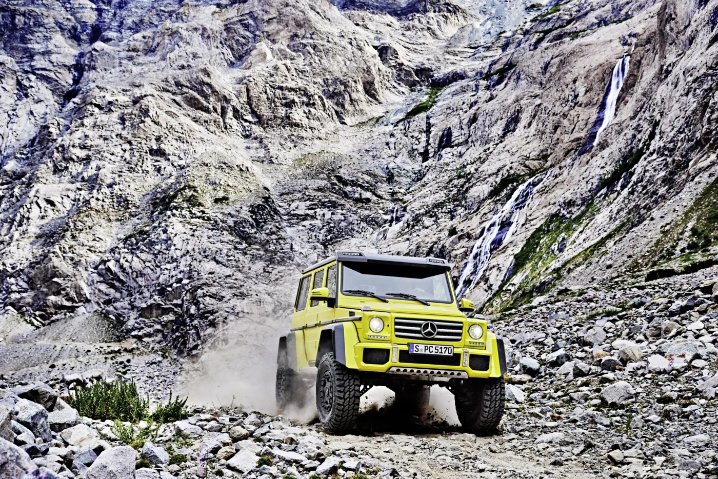 7467582-mercedes-g-500-4x4.jpg