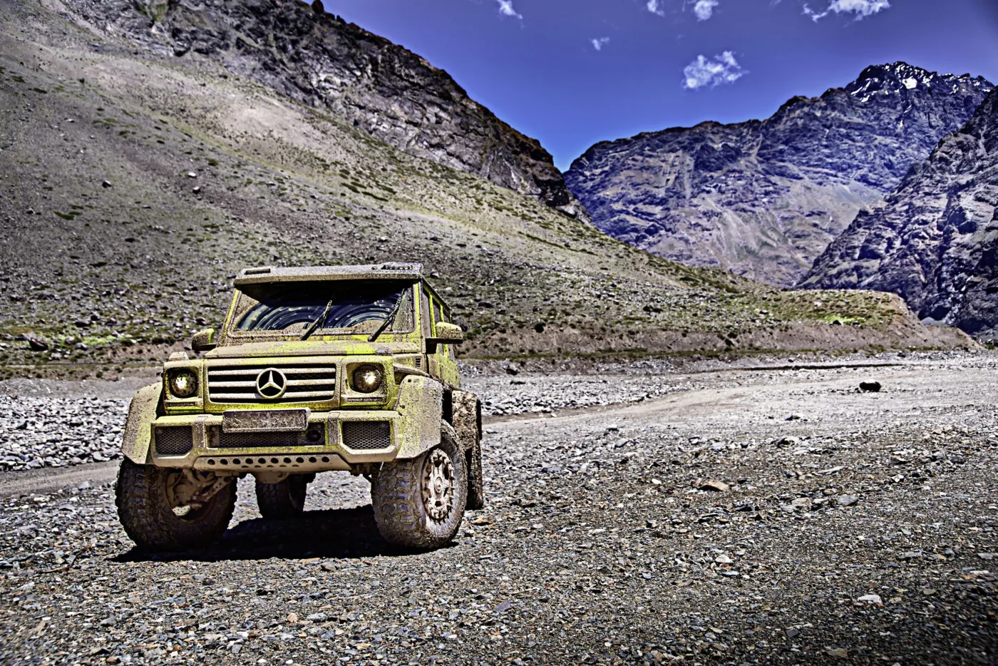 7467611-mercedes-g-500-4x4.jpg
