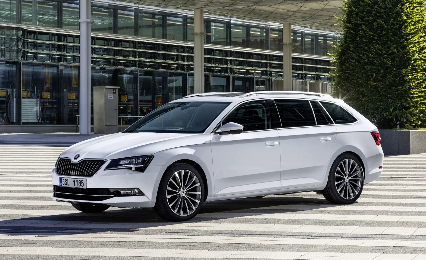 7949856-skoda-superb-kombi.jpg