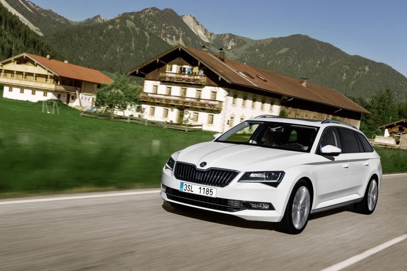 7949348-skoda-superb-kombi.jpg