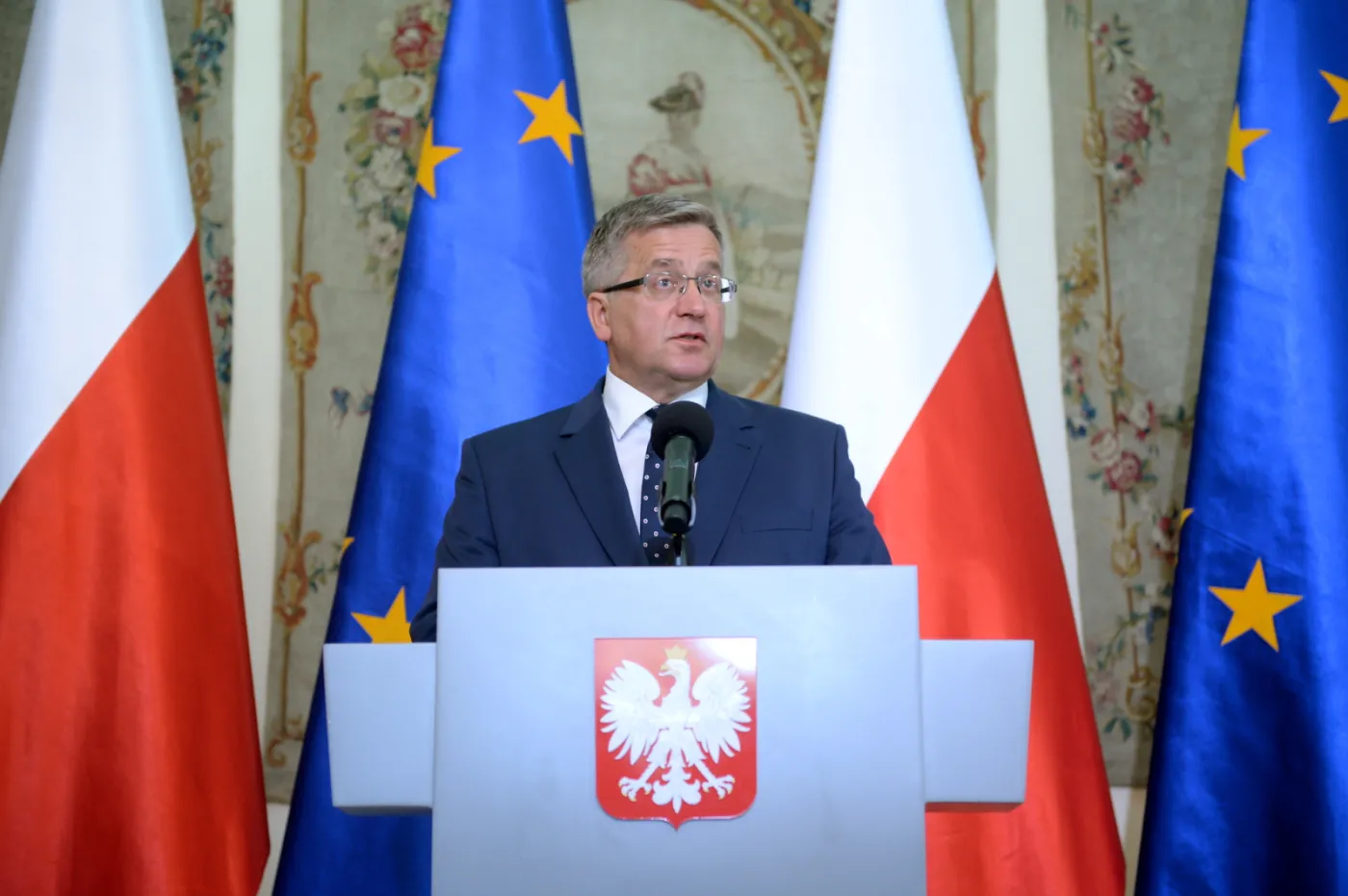 Podpis na pożegnanie. Bronisław Komorowski podpisał zwiększenie finansowania armii