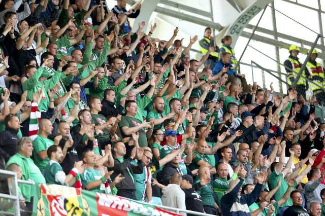 Znów wstyd w Europie. Kibice Śląska zdemolowali pub, a Jagiellonii bili się z policją. WIDEO