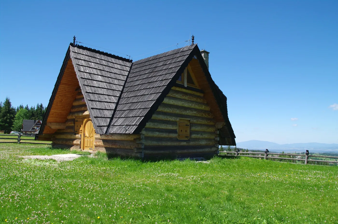 8147689-podhalanska-chalupa.jpg