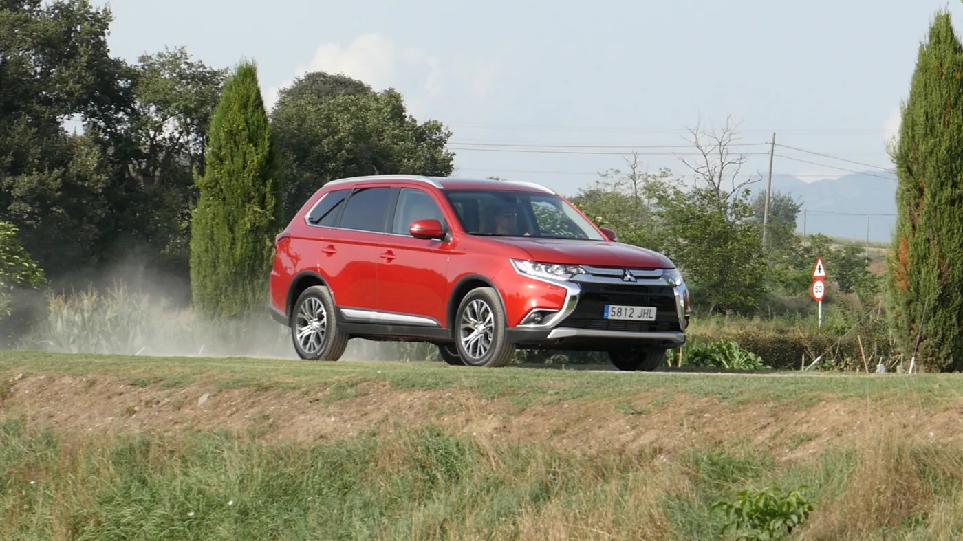 8164093-mitsubishi-outlander.jpg