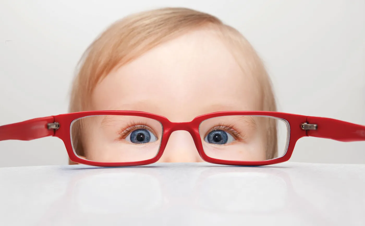 Niemowlę w okularach