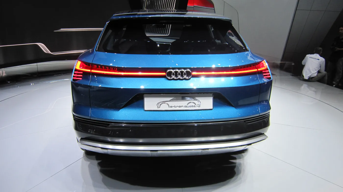 8282392-audi-e-tron-quattro.jpg