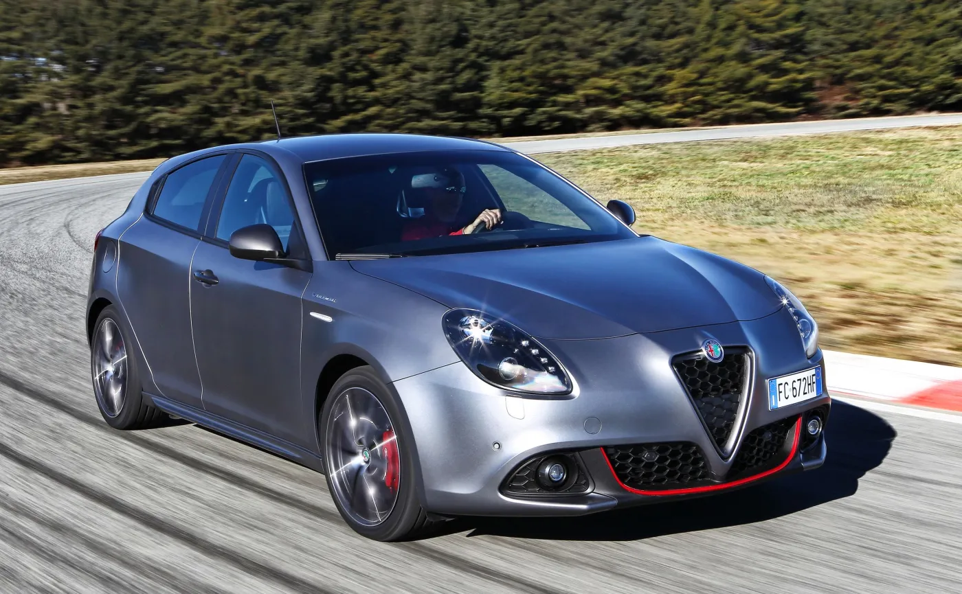 8780023-alfa-romeo-giulietta.jpg