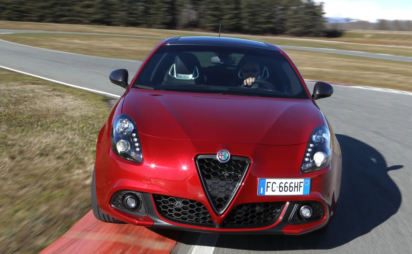 8780087-alfa-romeo-giulietta.jpg