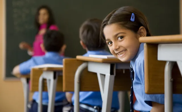 Indyjska szkoła pełna bliźniaków. W jednej placówce uczy się 29 par [WIDEO]