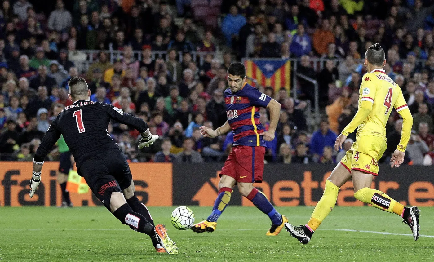 Luis Suarez (w środku)