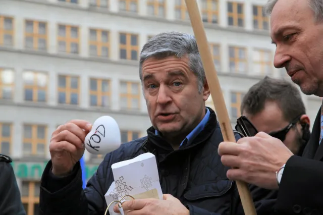 Frasyniuk ostro o rządzie PiS: Nie dostali mandatu na łamanie prawa