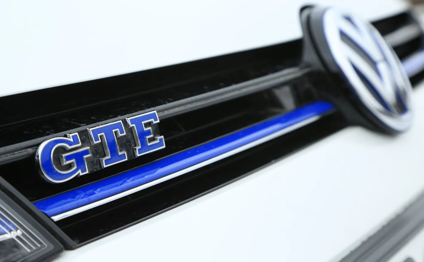 9197766-volkswagen-golf-gte.jpg