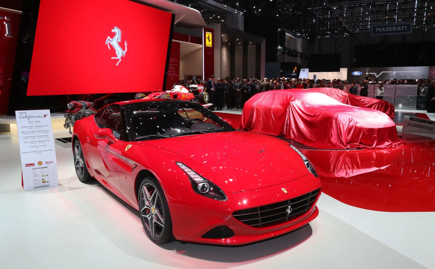 9281636-ferrari-california-t.jpg