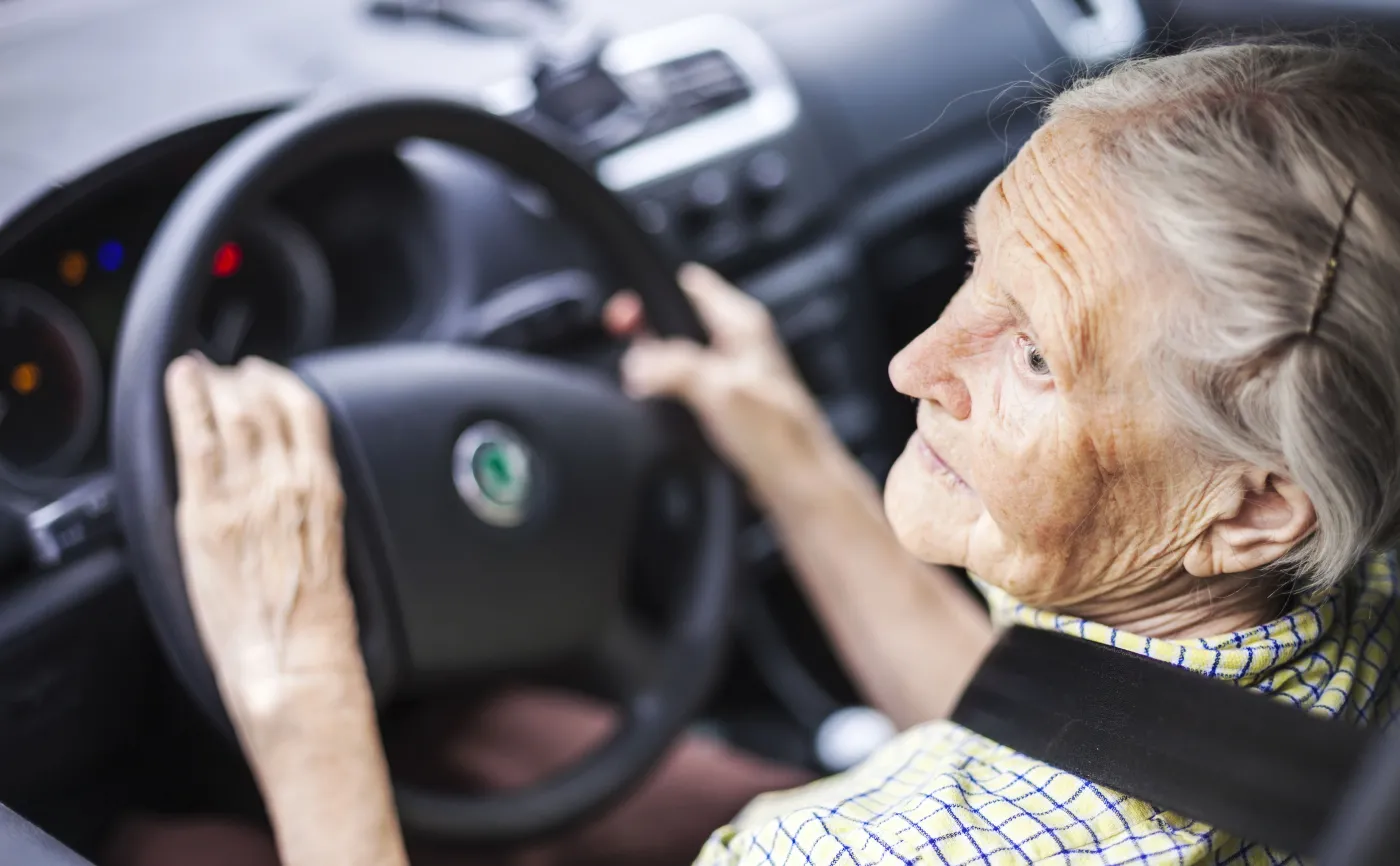 Staruszka pomyliła pedał gazu z hamulcem. Dziewięć osób jest rannych