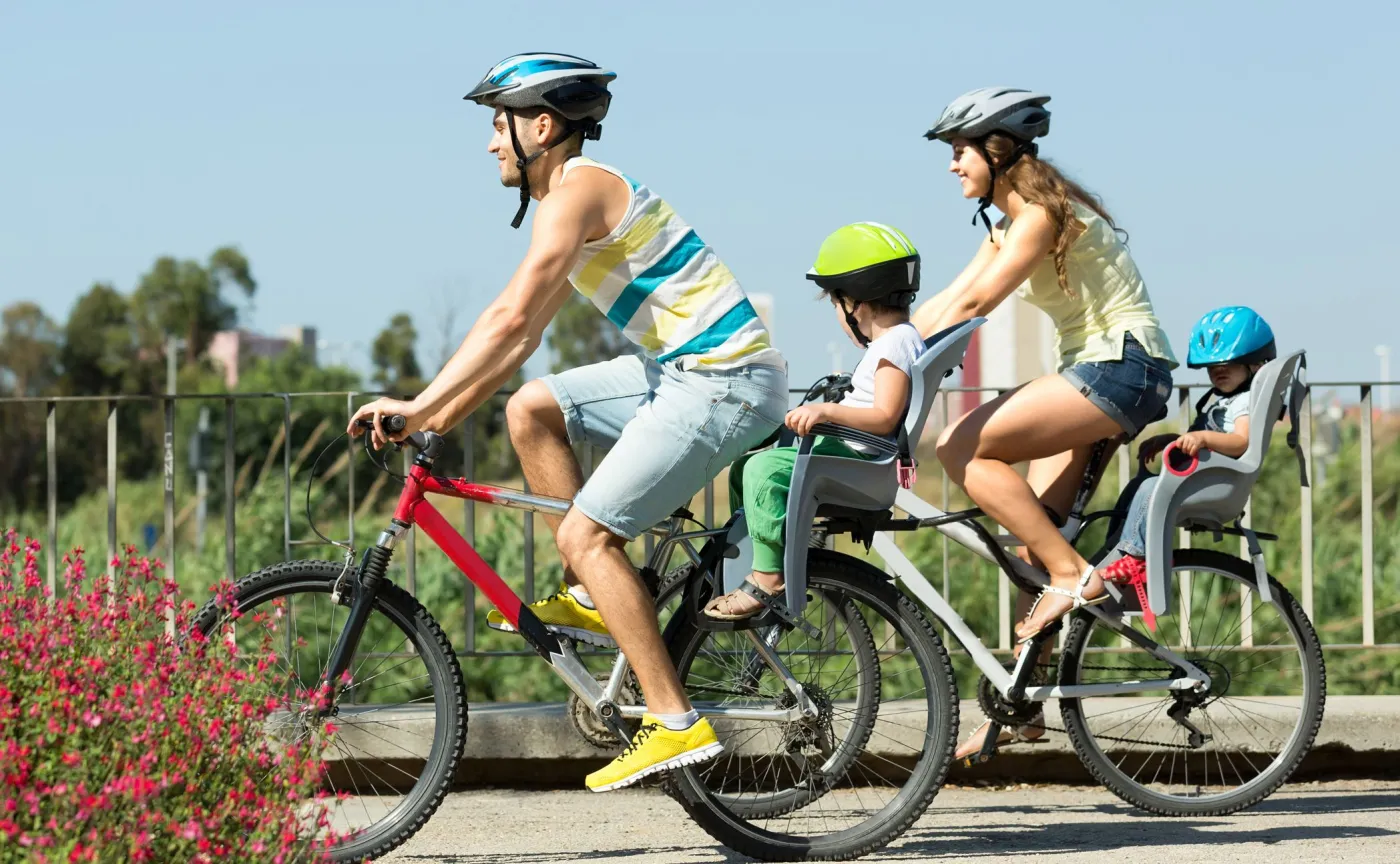 Rodzina na rowerach