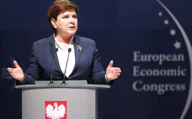 Polacy zaczynają odwracać się od rządu Beaty Szydło. NOWY SONDAŻ