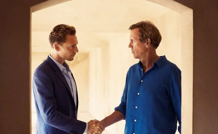 Hugh Laurie w nowym serialu szpiegowskim "Nocny recepcjonista"