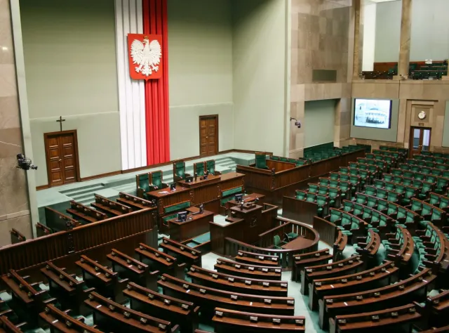 Pierwsza od 2012 roku podwyżka dla posłów? Ryczałt wzrośnie o 1050 zł