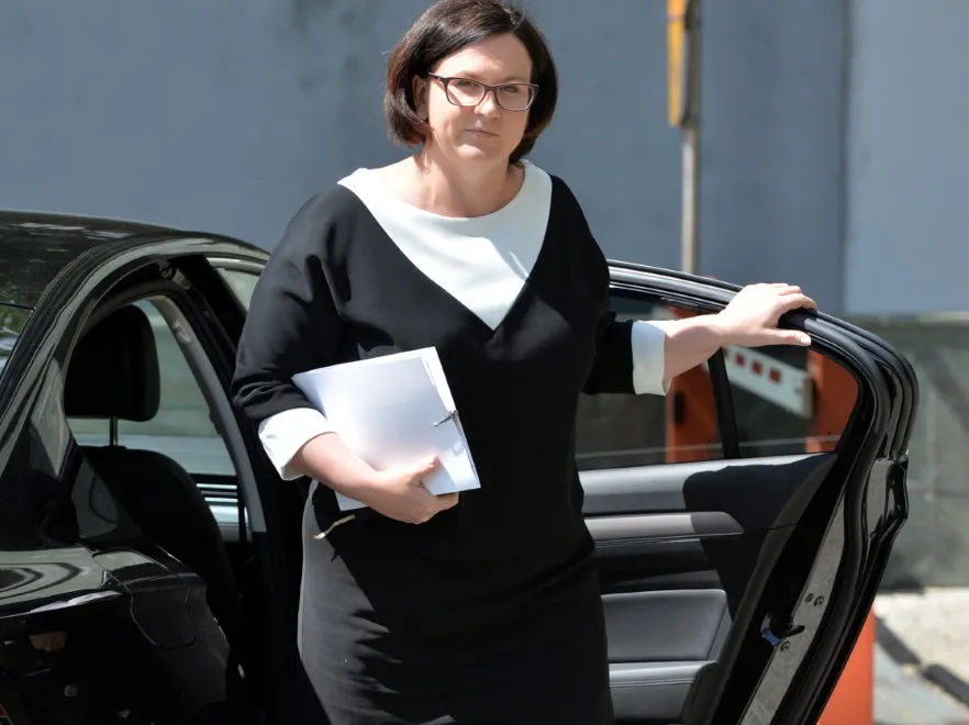 Nie do wiary, że tak ubiera się 41-latka: komiczna stylizacja szefowej kancelarii prezydenta!