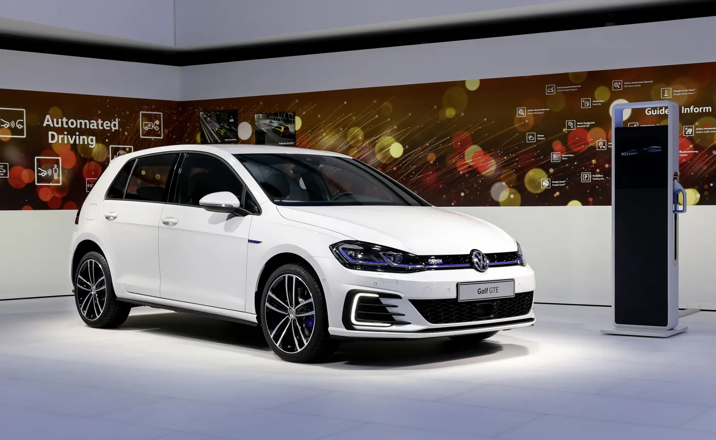 9601805-volkswagen-golf-gte.jpg