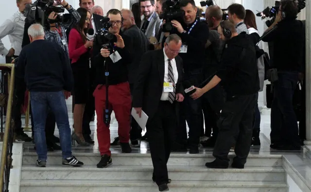 Neumann do Kuchcińskiego: Nie wyrzucać dziennikarzy z budynku Sejmu