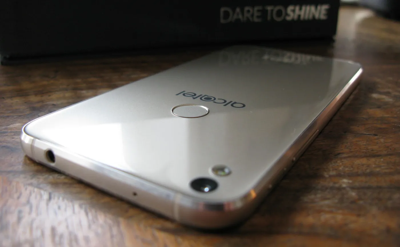 9639973-alcatel-shine-lite.jpg