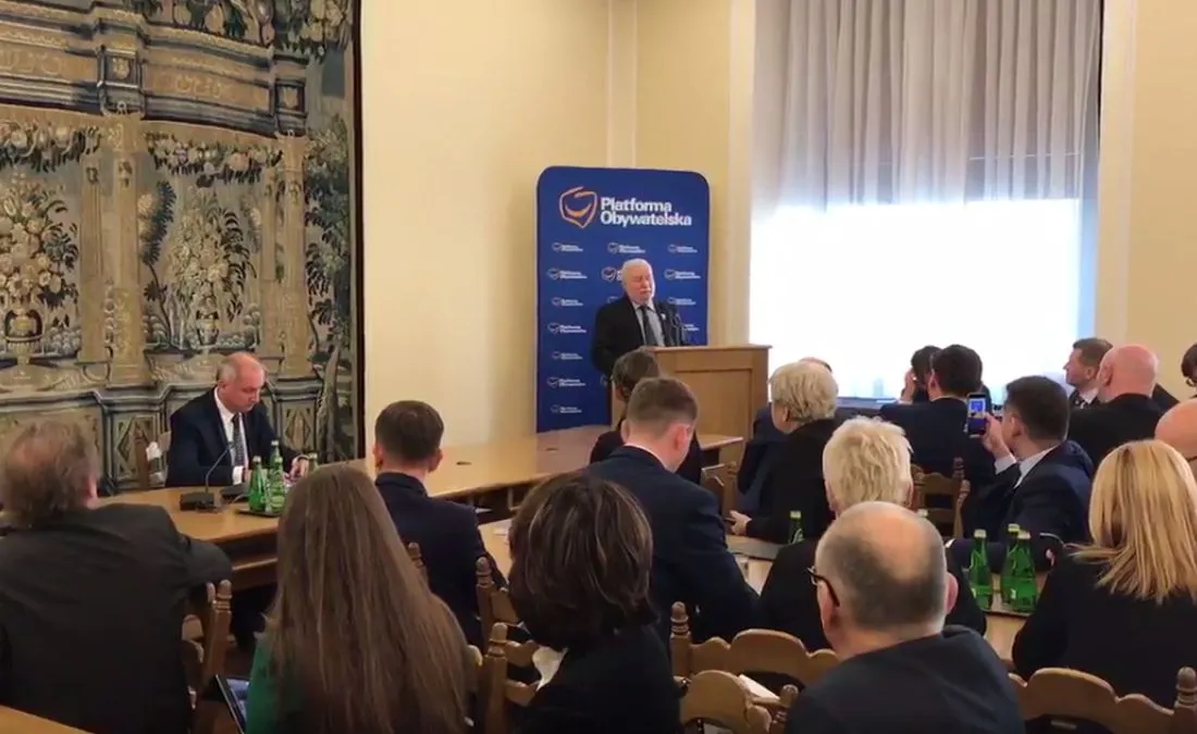 9701123-lech-walesa-w-sejmie.jpg