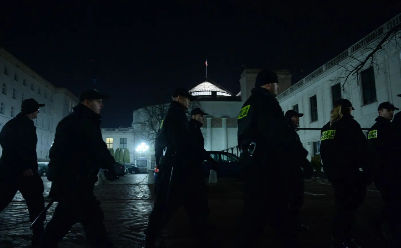 Awantura i chaos w Sejmie. Przed budynkiem protest KOD-u. W Sejmie pojawiła się policja [RELACJA]