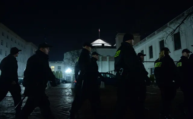Awantura i chaos w Sejmie. Przed budynkiem protest KOD-u. W Sejmie pojawiła się policja [RELACJA]