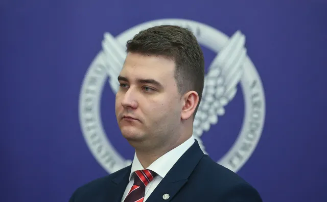 Tyci, tyci Misiewicze: Sprzątaczka po znajomości, czyli nepotyzm w samorządach