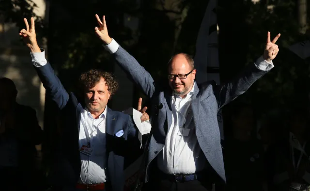 Adamowicz wygrał z Macierewiczem. Smoleński apel pamięci bez słowa "polegli"