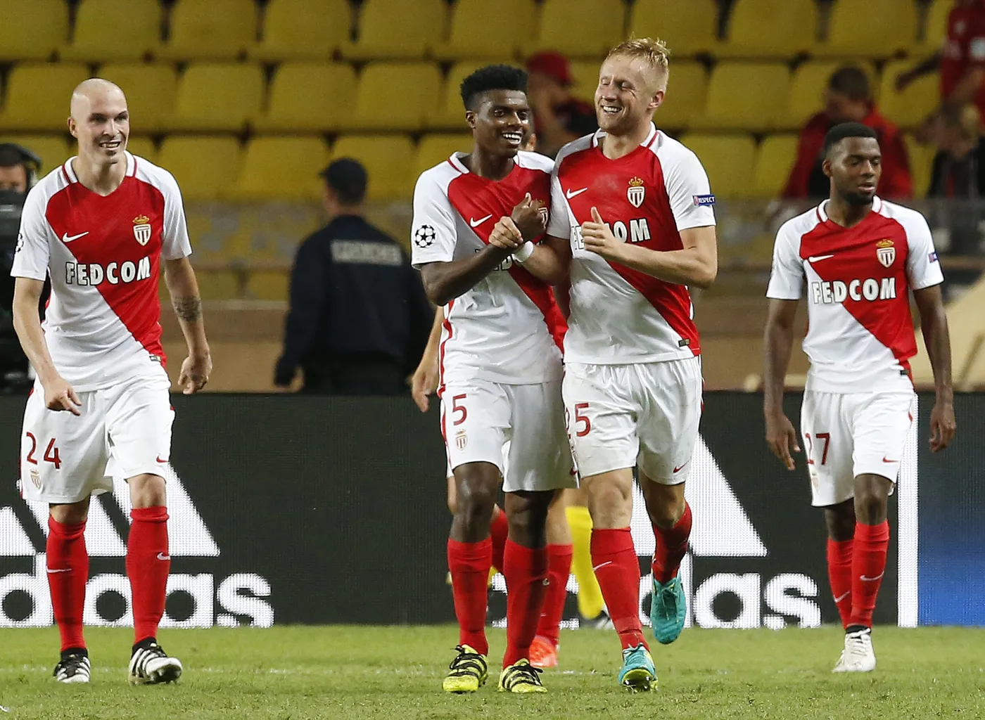 Kamil Glik (w środku)