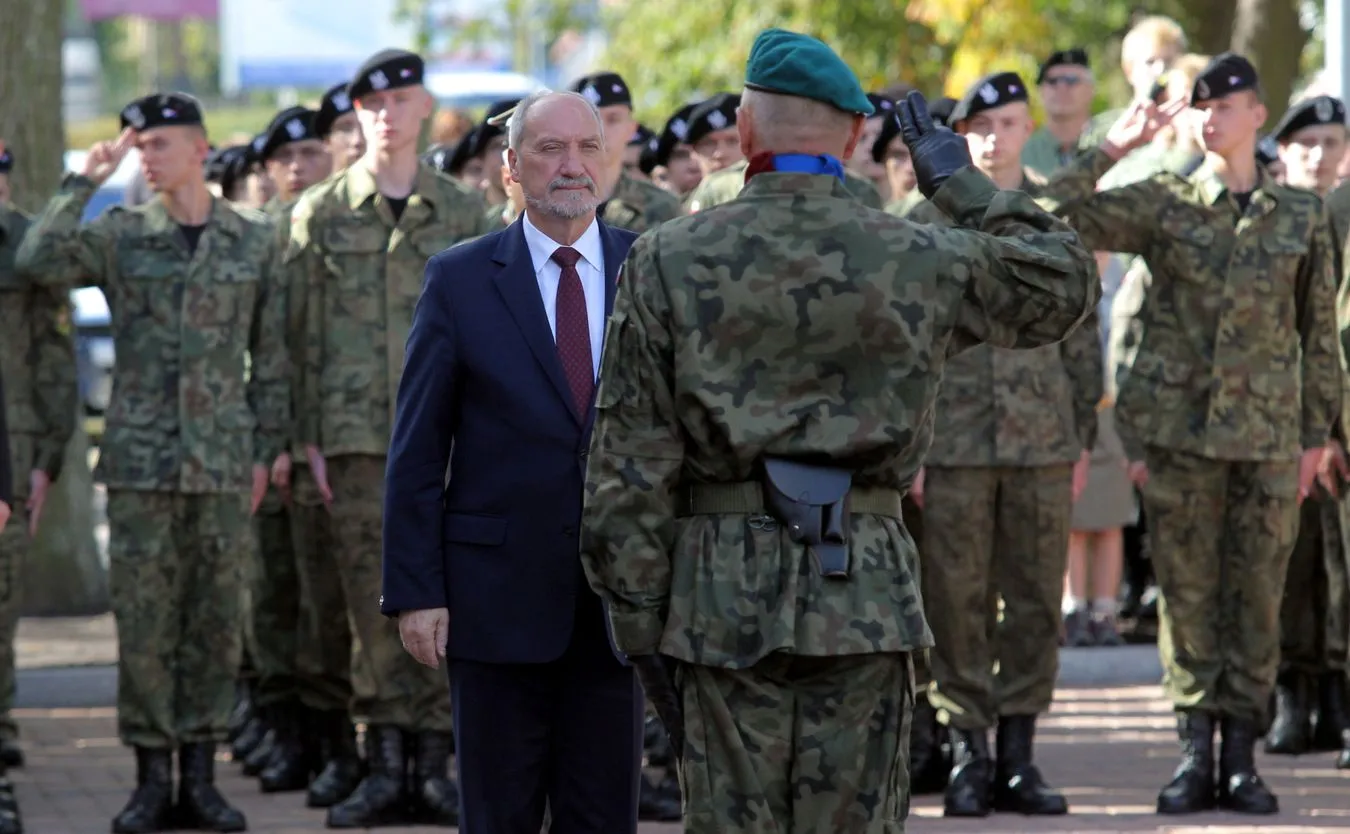 Nasza armia rośnie na zwietrzałych drożdżach. Ambitne plany Macierewicza wezmą w łeb?