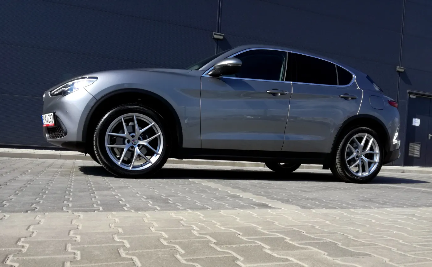 10037682-alfa-romeo-stelvio.jpg