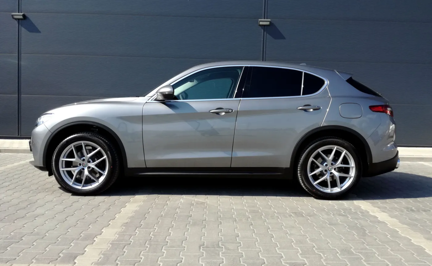 10037746-alfa-romeo-stelvio.jpg