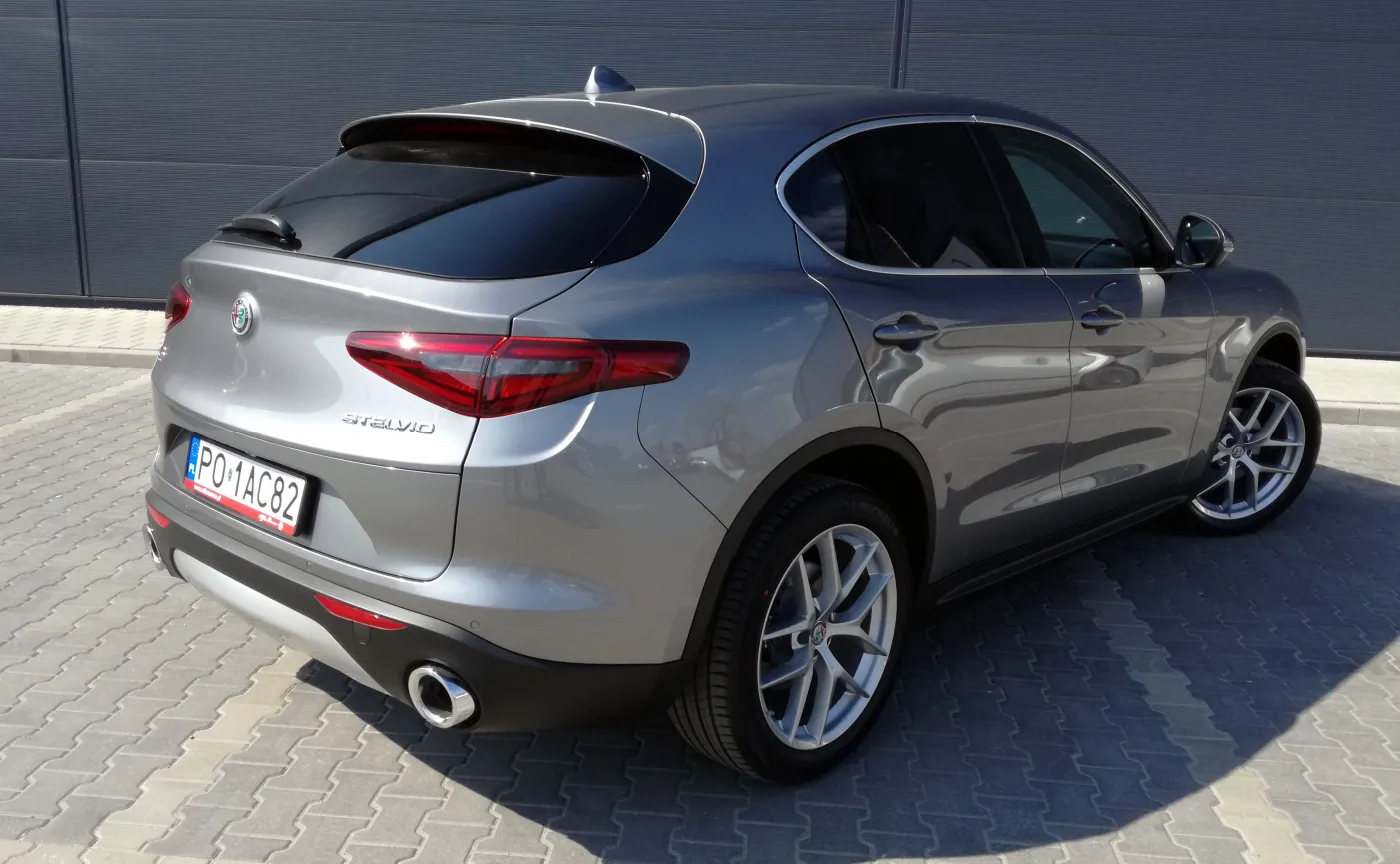10037906-alfa-romeo-stelvio.jpg