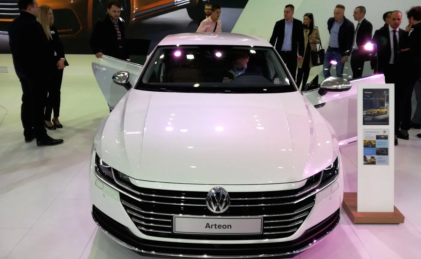 10045506-volkswagen-arteon.jpg