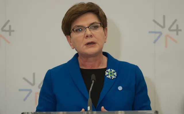 Kukiz'15: Premier Szydło tylnymi drzwiami wprowadza podwyżki dla administracji rządowej. "To Korytko Plus"