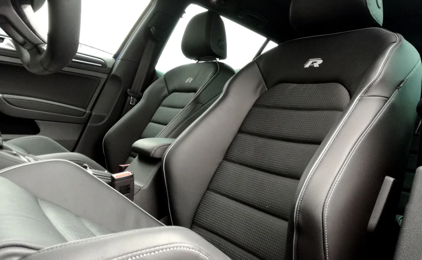 10120854-volkswagen-golf-r.jpg