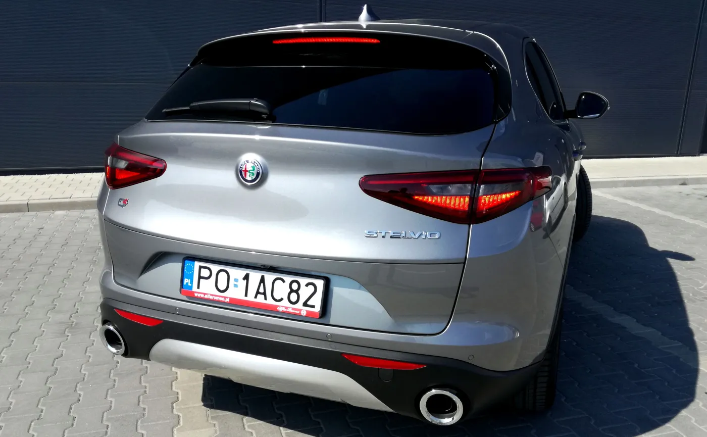 10037618-alfa-romeo-stelvio.jpg