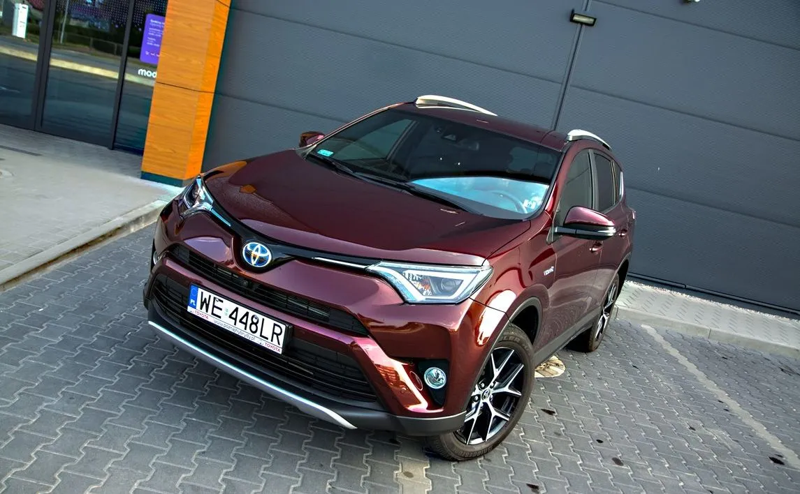 9821617-toyota-rav4-hybrid.jpg