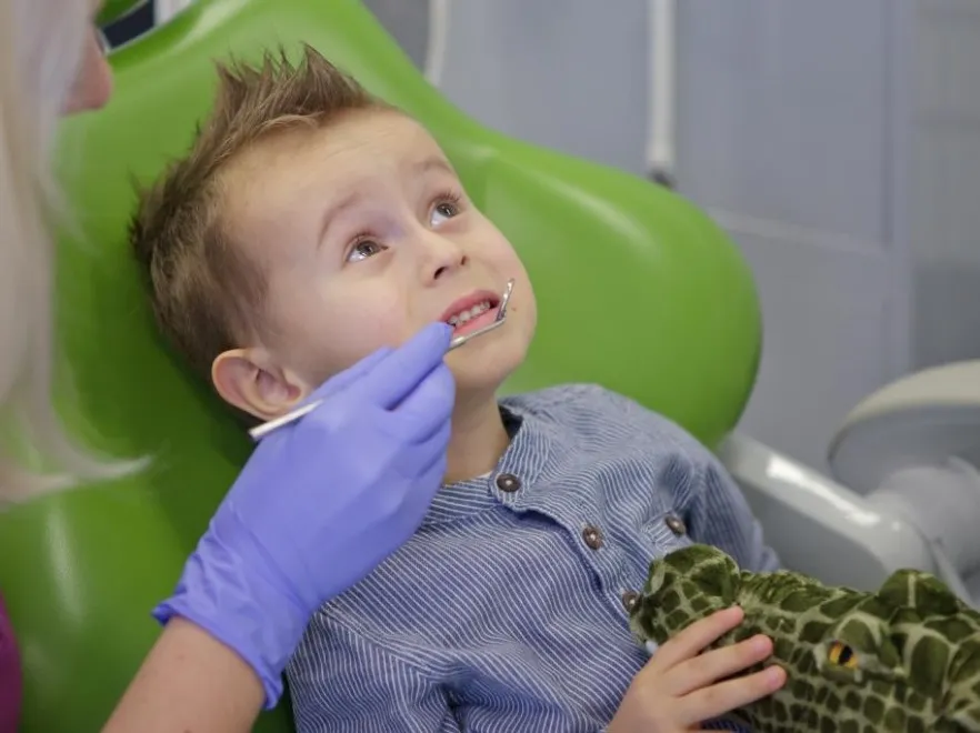 Alarm: Polacy nie leczą dzieciom mleczaków! Konsekwencje mogą być fatalne