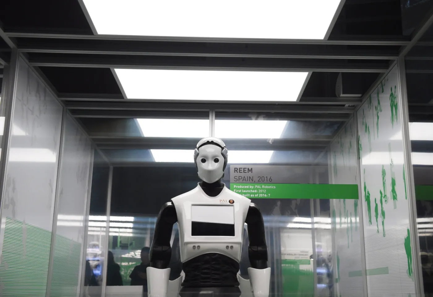 9860741-roboty-przyszlosci.jpg