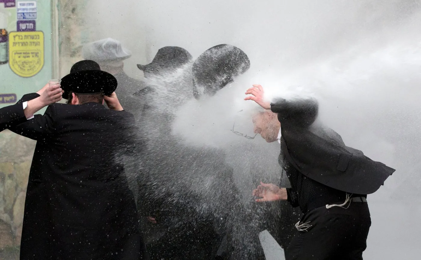 Ortodoksyjni Żydzi starli się z izraelską policją. W ruch poszły armatki wodne [ZDJĘCIA]