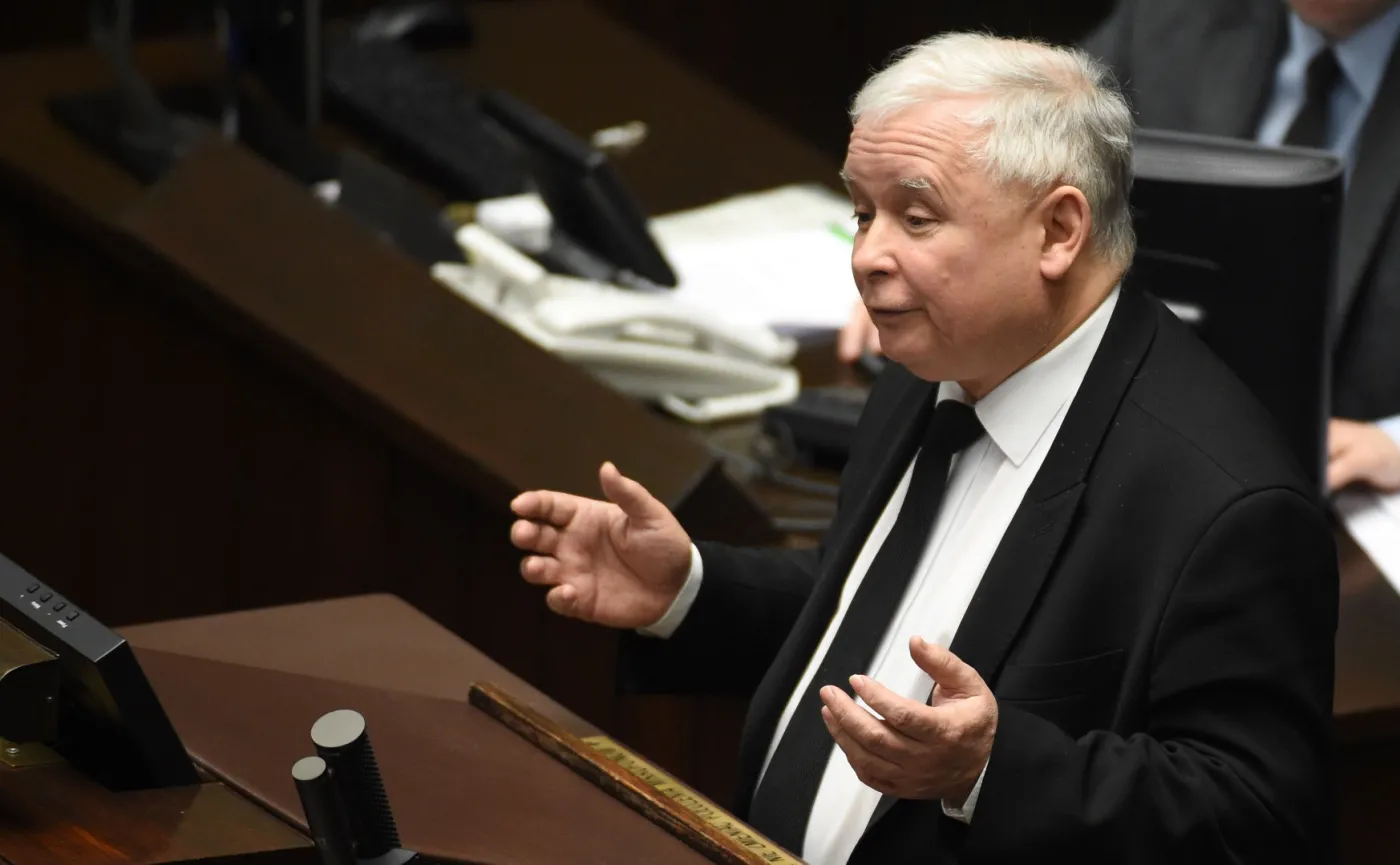Kaczyński krytykuje i odpowiada na zaczepkę z sali: Tak, jesteśmy ludzkimi panami