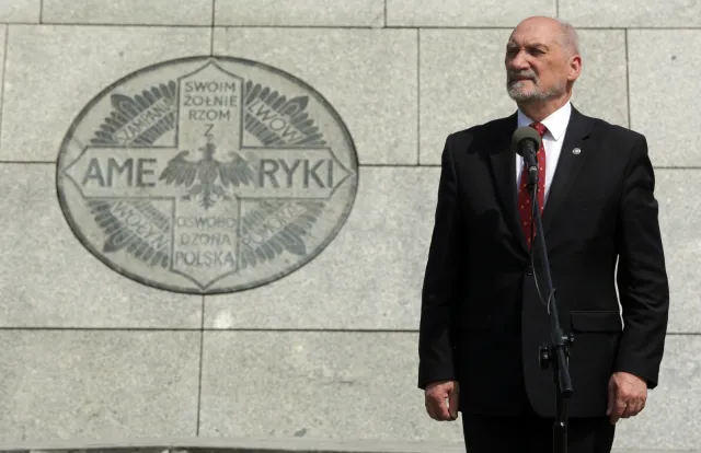 Macierewicz o przeciwnikach reformy ws. sądów: Bezprzykładna presja jest rodzajem wojny hybrydowej