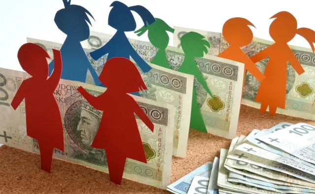 500 plus podpiera ścianę wschodnią. "Nie zdajemy sobie sprawy, jak duży był stopień niedostatku materialnego rodzin"