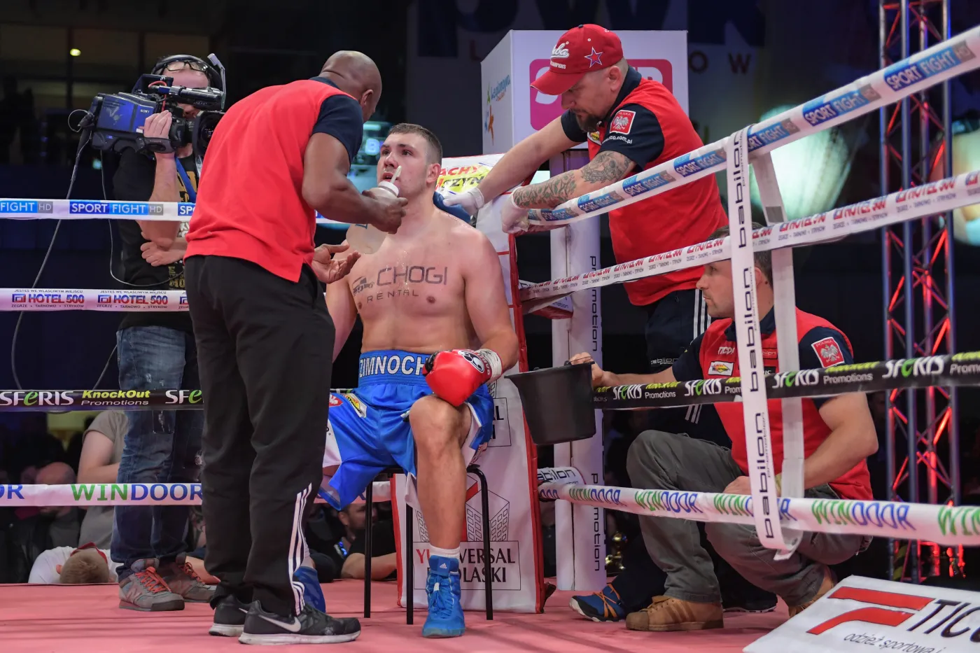 Krzysztof Zimnoch brutalnie znokautowany. Padł na ring, jak rażony piorunem [WIDEO]