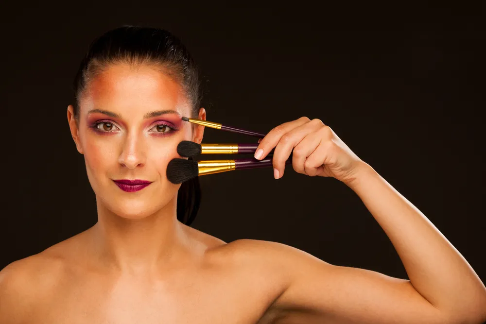 Cudowny trik, czy wielka ściema? Wszystko, co trzeba wiedzieć o konturowaniu twarzy